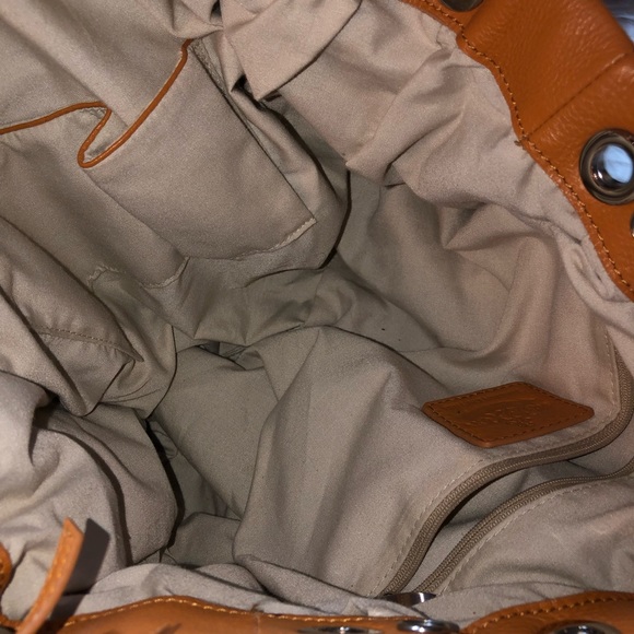 🌺NWOT Italian leather expandable HOBO bag 🌺 - Picture 7 of 9